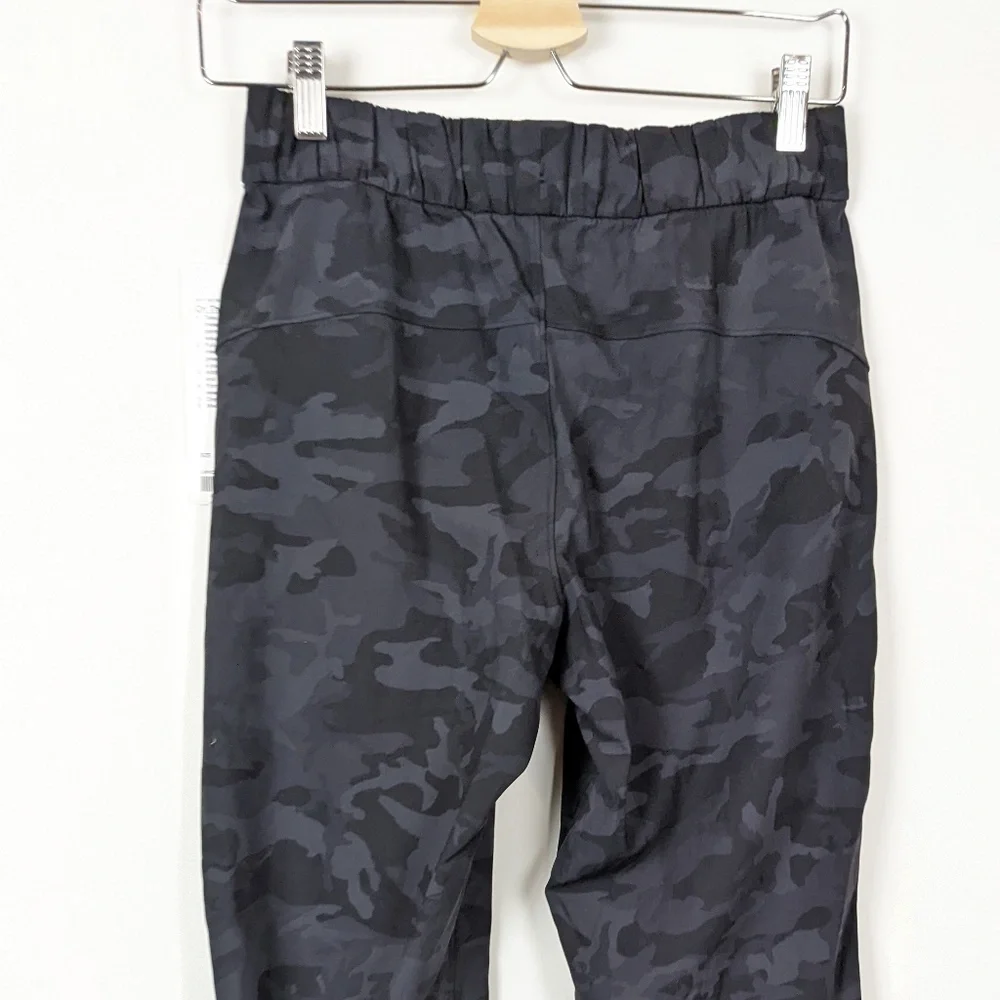 Lululemon On The Fly 7/8 Pants Size 4 incognito Camo grey - Picture 10 of 13